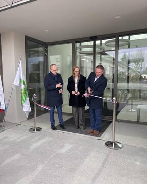 Odprtje novih prostorov ZP Rače: Jernej Završnik, direktor Zdravstvenega doma Maribor, Valentina Prevolnik Rupel, ministrica za zdravje in Samo Rajšp, župan občine Rače - Fram